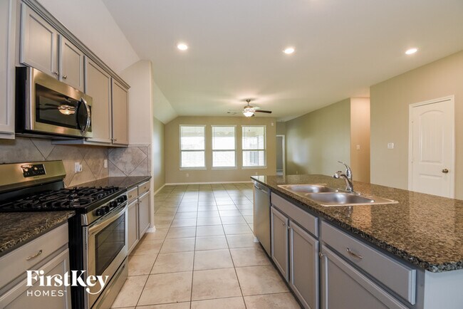 Foto del edificio - 674 Forest Bend Ln
