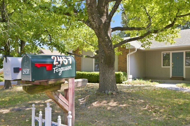 Foto del edificio - Spacious 3 Bed, 2 Bath Home with Fenced Backyard on Fayetteville's East Side