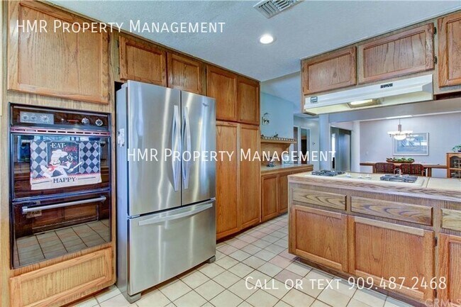 Building Photo - Ranch style house with a Pool in Corona! M...