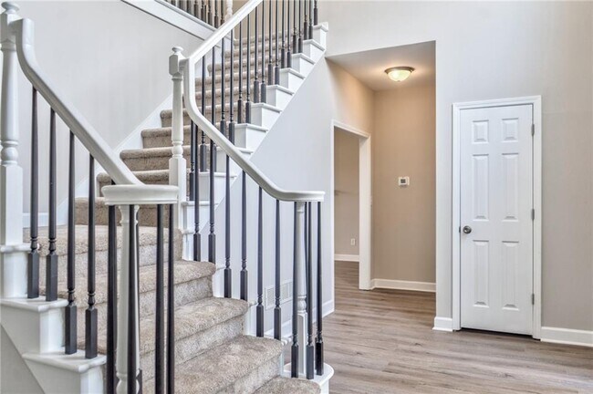 Building Photo - 2011 Town Lake Hills W