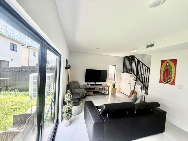 Foto del edificio - 1327 NW 2nd Ln