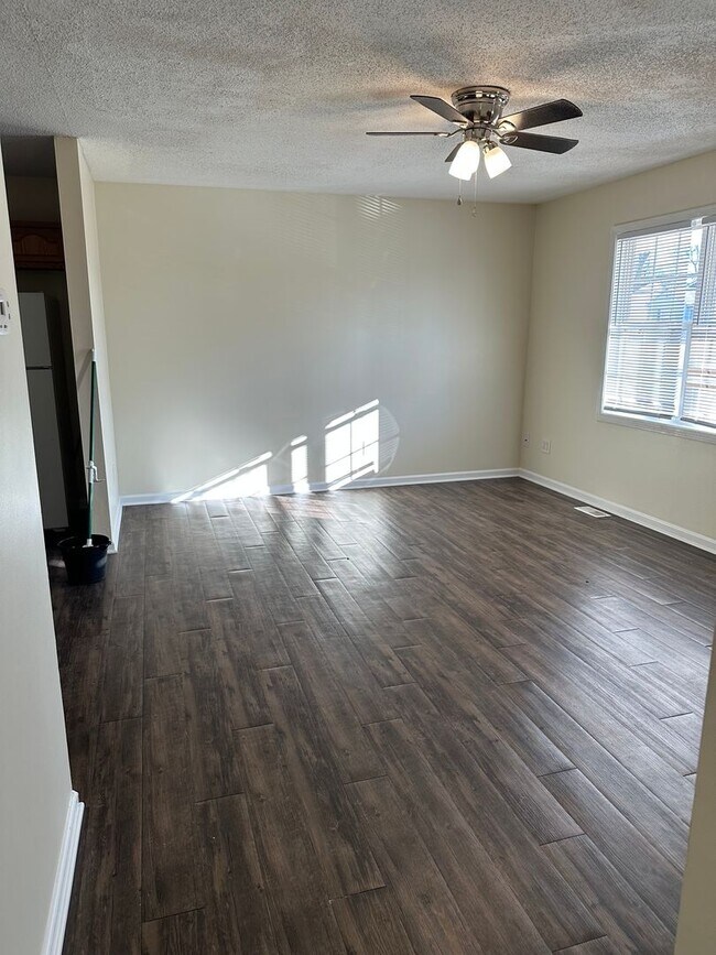 Foto del edificio - 703-705-705 Providence Rd