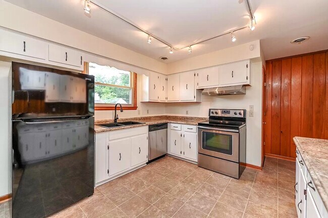 Building Photo - 107 McBratney Dr