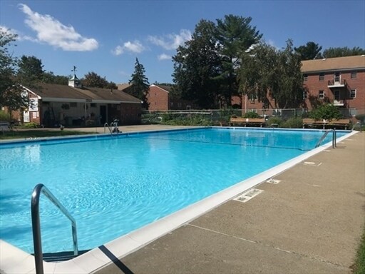 Foto del edificio - 272 Regency Park Dr