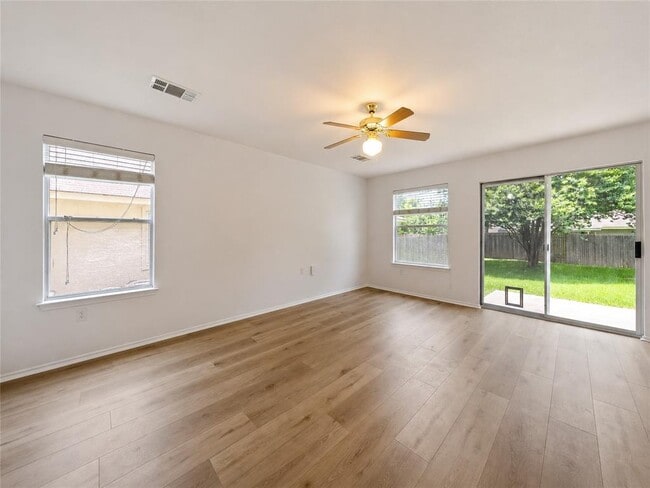 Foto del edificio - 5509 Bentsen Ln