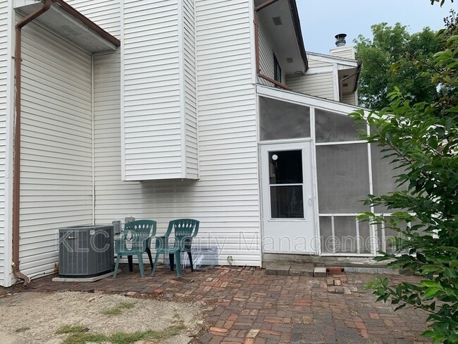 Building Photo - 1341 Stewart St