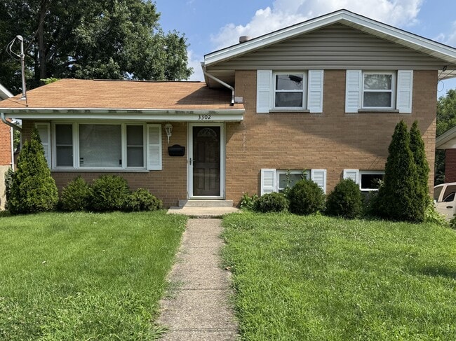 Building Photo - 3302 Blueacres Dr