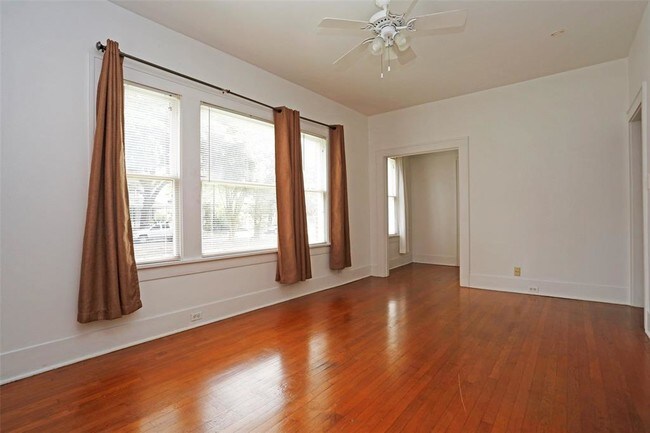 Building Photo - 4108 Caroline St