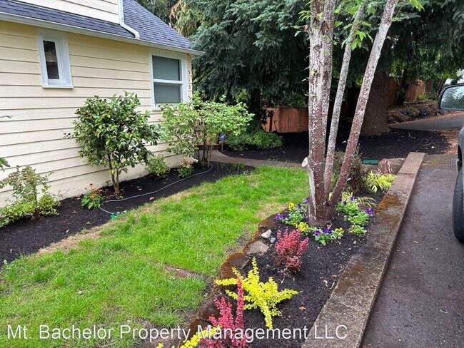 Building Photo - 6 br, 3 bath House - 515 Fulvue St