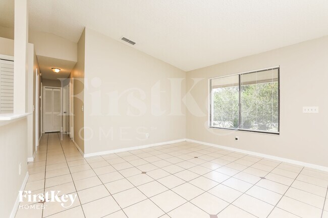 Foto del edificio - 2084 Everest St