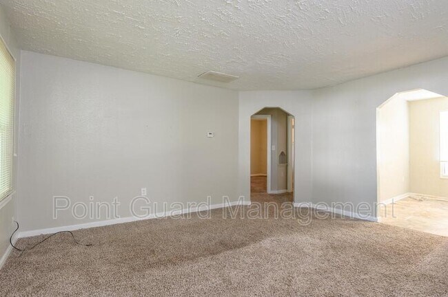 Building Photo - 1533 N Ash St