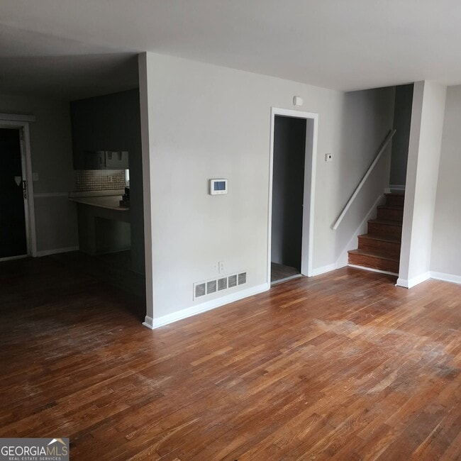 Building Photo - 6048 Carriage Ct