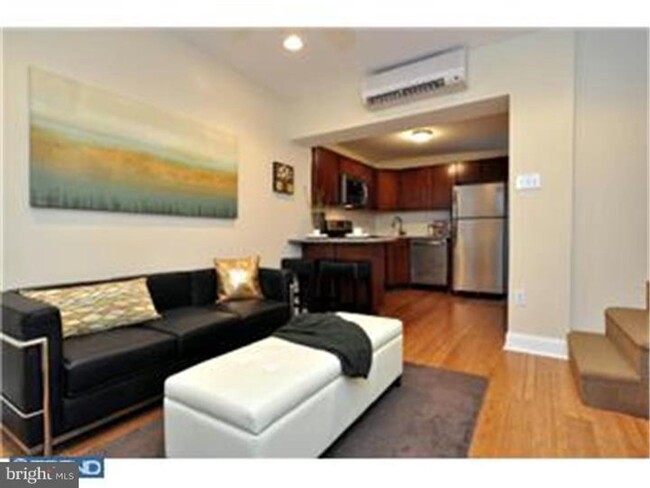 Building Photo - Fabulous 2 bedroom Trinity in Gated Commun...