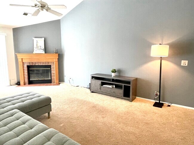 Building Photo - 20 Ashburn Ct