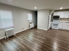 Building Photo - 44 College Pl