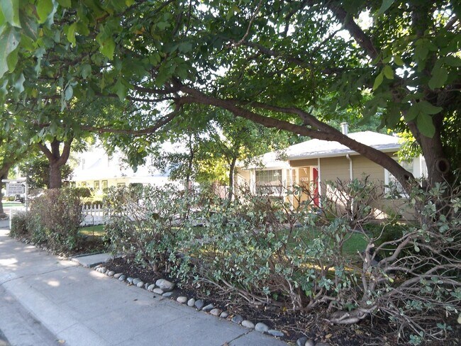 Foto del edificio - 1763 W Alpine Ave