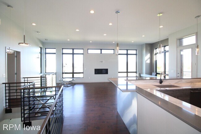 Building Photo - 4 br, 3 bath House - 725 Indian Ridge Drive