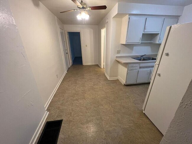 Foto del edificio - 246 Basswood Ave