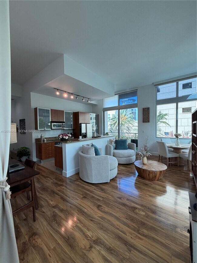 Foto del edificio - 9055 SW 73rd Ct