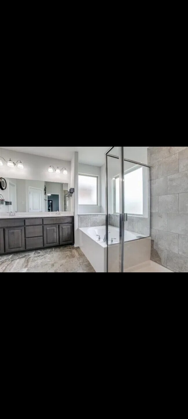 Master Bathroom - 11416 Starlight Ranch Trl