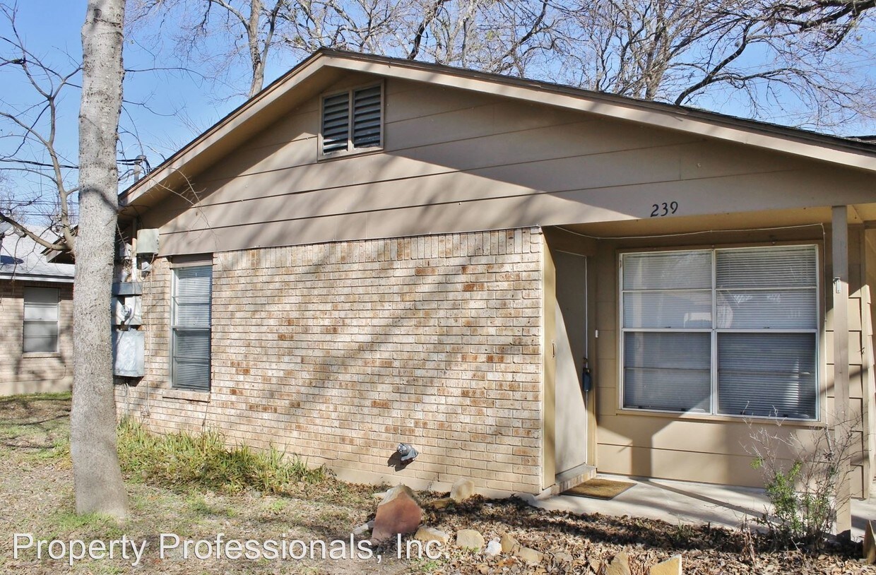 Primary Photo - 239 Bobolink Dr