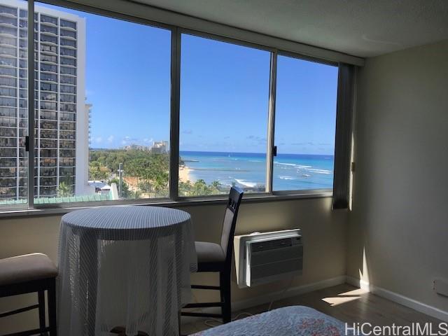 Building Photo - 2500 Kalakaua Ave