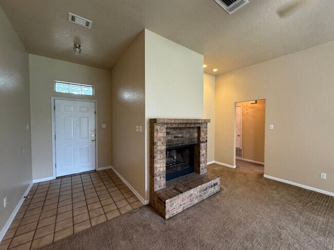 Building Photo - 360 Virtual Tour Available