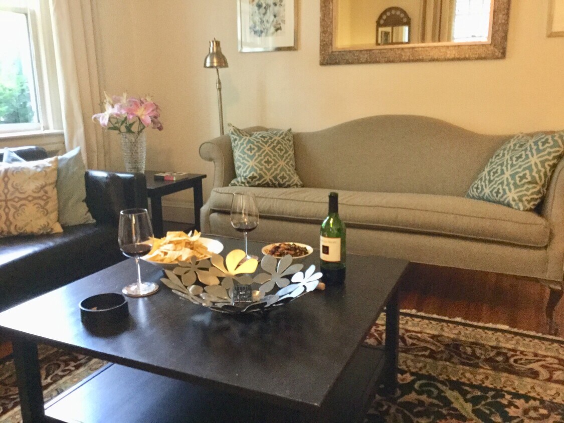 charming and tasteful LR - 2124 Chesterfield Ave