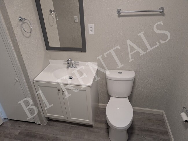 Foto del edificio - 6632 N Mill St