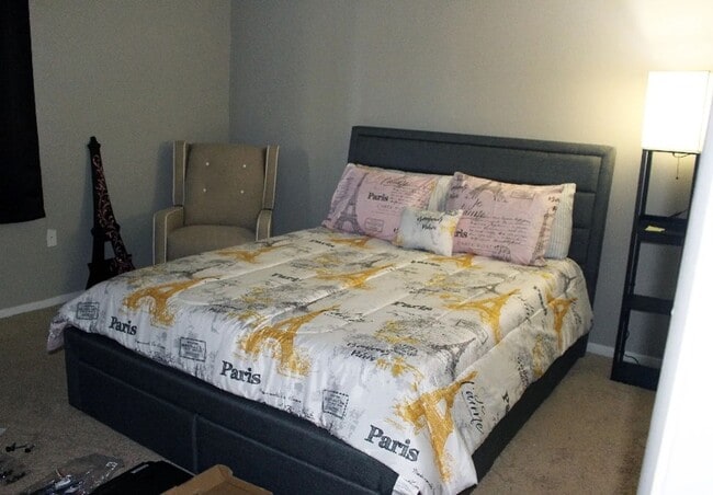 Building Photo - Fully Furnished 2-Bedroom Condo with Utili...