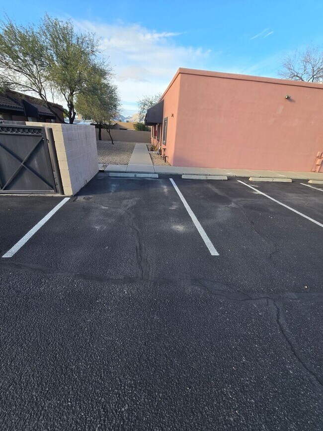 Foto del edificio - 3331 E Bermuda St