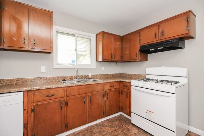 Foto del edificio - 404 E 215th St