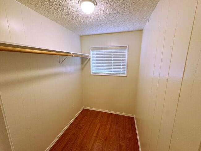 Foto del edificio - Perfect 2 spacious bedroom, 1 bath home in...