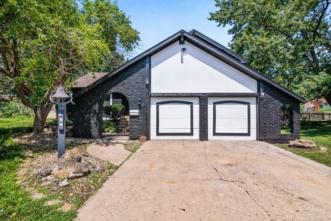 Building Photo - 508 Dover Ct
