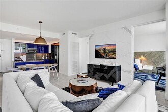 Building Photo - 3101 Bayshore Dr