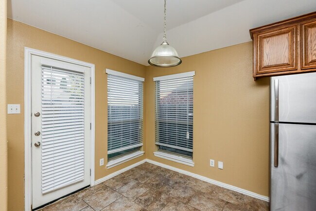 Foto del edificio - 1901 Belshire Ct