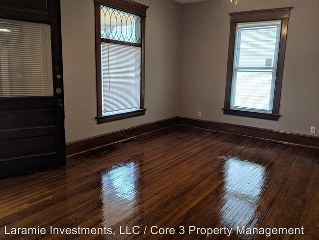 Building Photo - 704 N Oak St