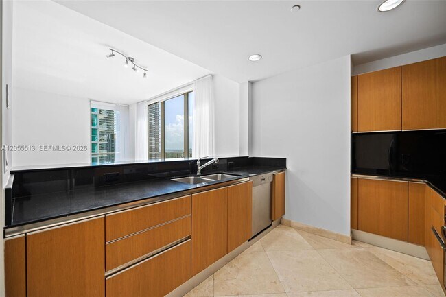 Foto del edificio - 1050 Brickell Ave