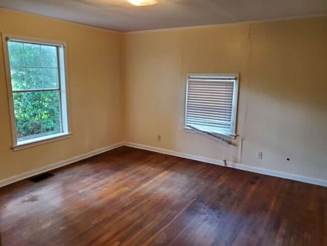 Building Photo - 5331 Fairfax Ave