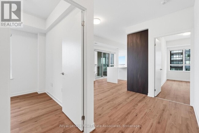 Building Photo - 395 Dundas St W