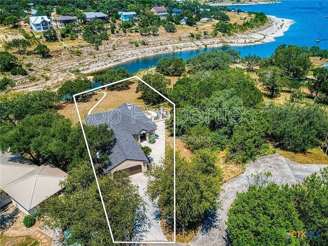 Building Photo - 321 Village View Dr