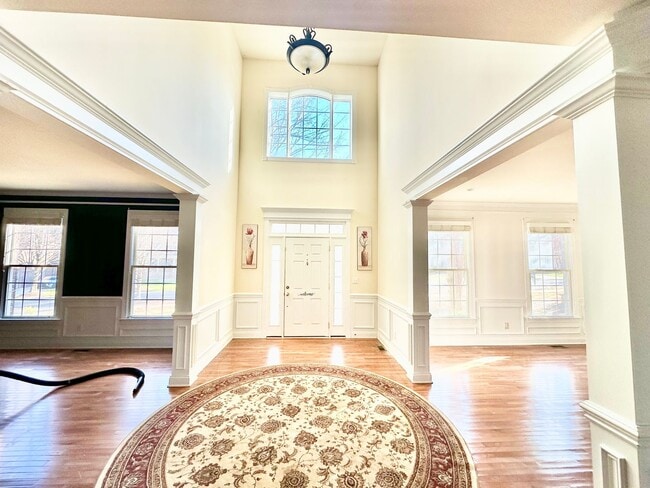 Building Photo - 715 Fairway Point Dr