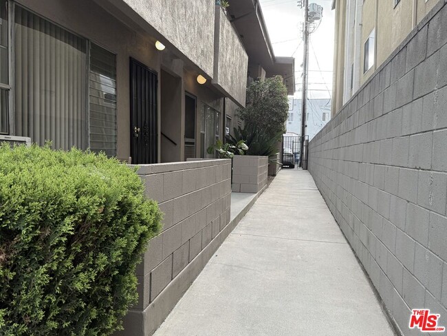 Foto del edificio - 1475 S Wooster St