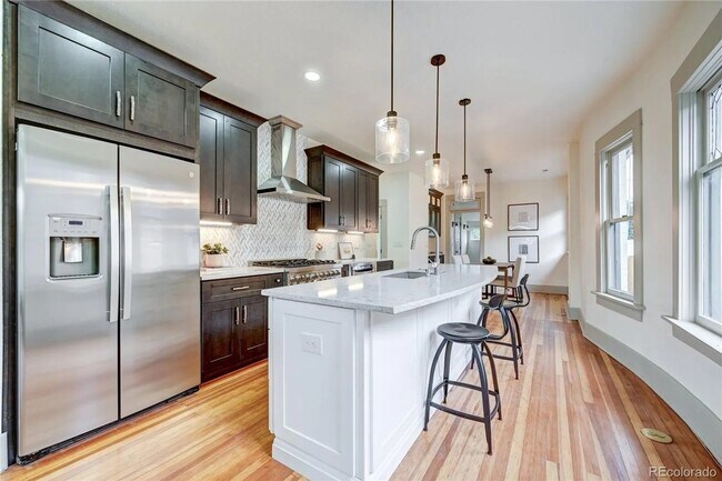 Foto del edificio - Stunning remodel in the beautiful Potter Highlands! 5 bedrooms 3.5 baths!