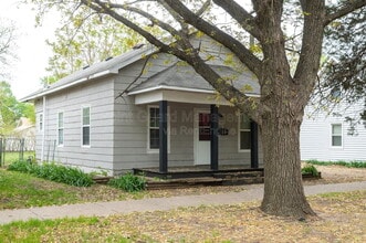 Building Photo - 226 S Millwood Ave