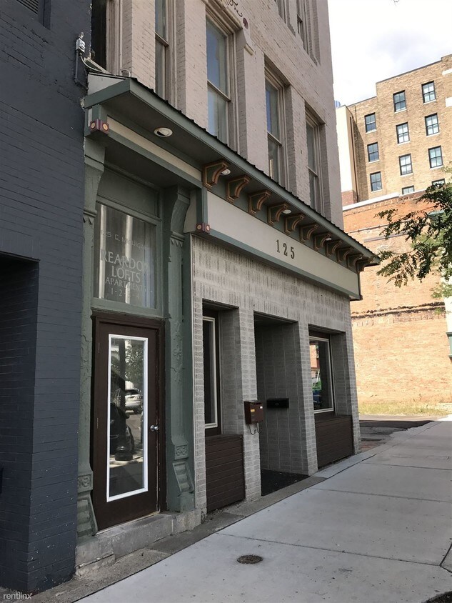 Primary Photo - 125 E Michigan Ave