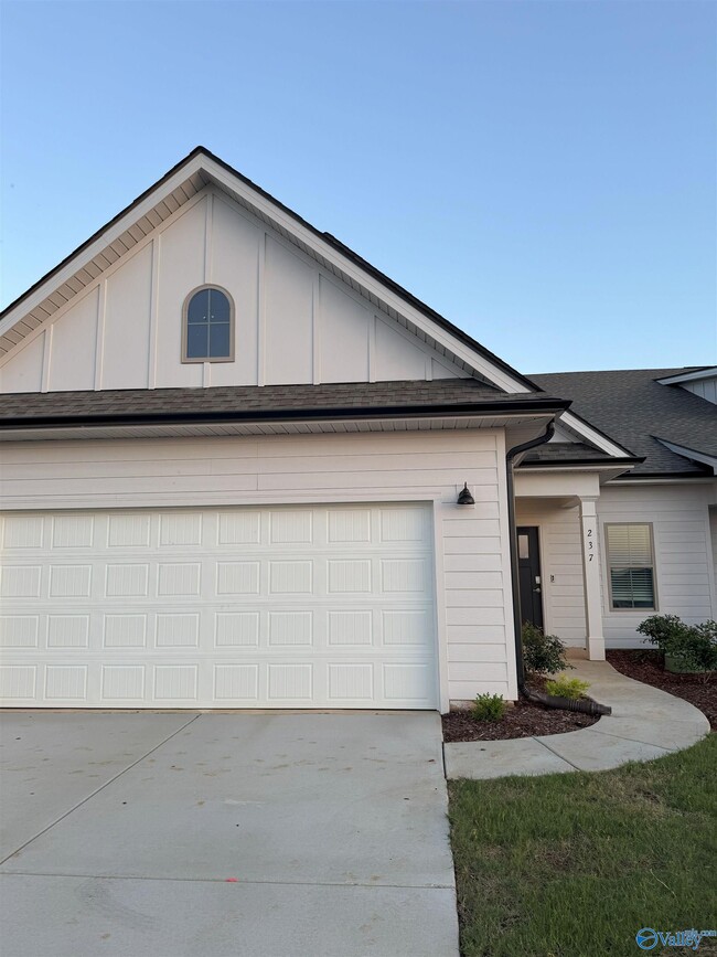 Building Photo - 239 Paca Ln