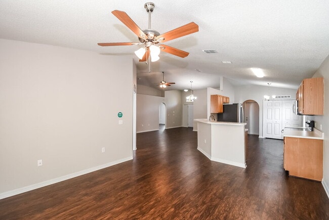 Building Photo - 7428 Prosperity Park Rd N