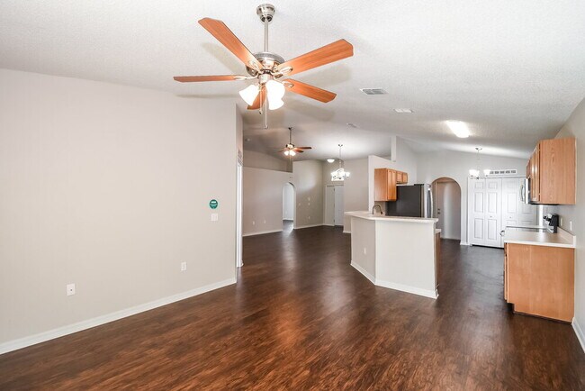 Foto del edificio - 7428 Prosperity Park Rd N