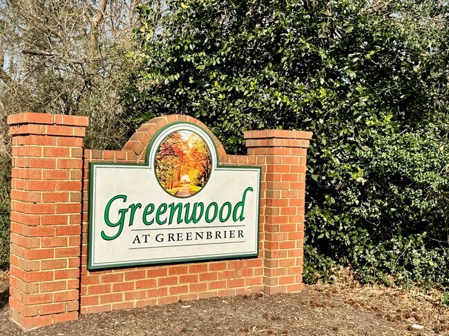 Building Photo - A Fabulous Home w/Water & Golf Course Views Available 05-04-26! Fenced Yard & Dog-Friendly!